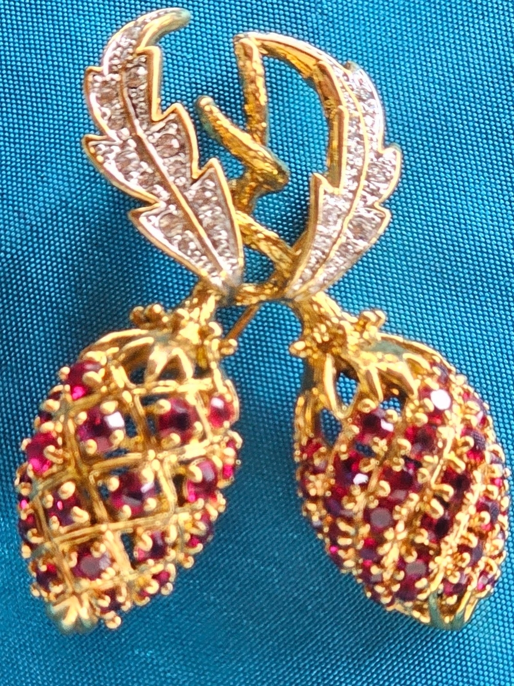 Vintage Jacqueline Kennedy Gold & Red Berry Brooch